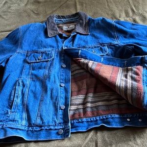 Woolrich fleece lined denim jacket.  XL